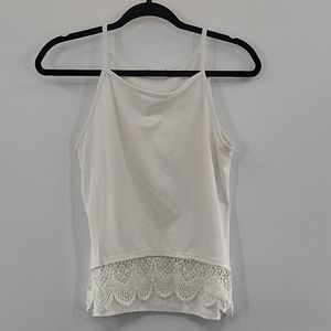 Knit Works White tank top w/ lace in the bottom size XL